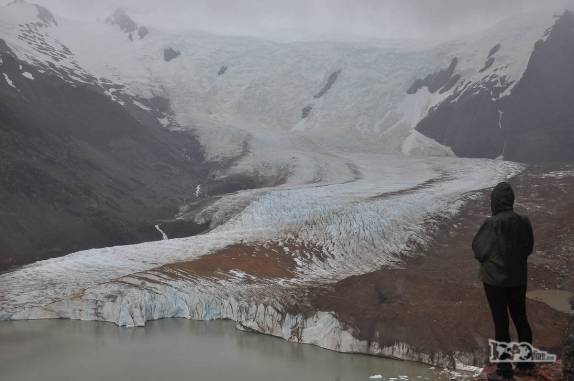 Observando o Glaciar Grande, no Parque Nacional Los Glaciares, perto de El Chaltén, na Argentina